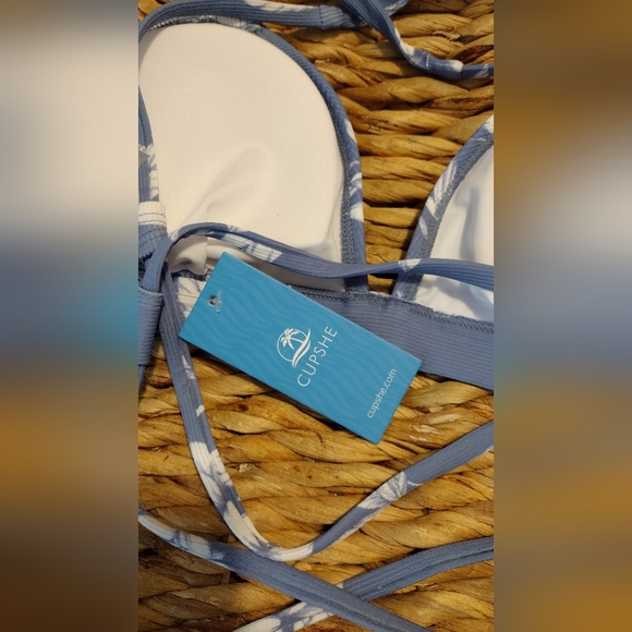 Cupshe blue and white bikini set - Picture 9 of 11